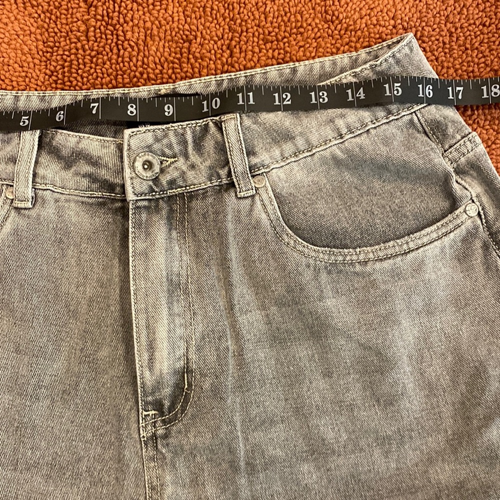 Boyfriend wide leg non-stretchy high rise medium wash jeans. Size 10